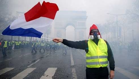 Hundreds arrested as police clash with 'Yellow Vest' protesters in Paris