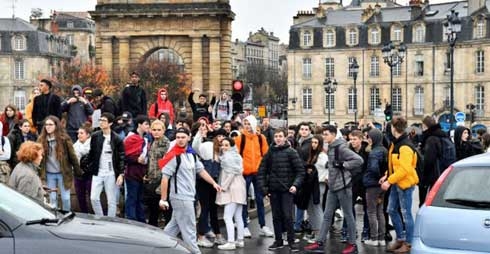 Fuel supplies, schools hit on third week of France's 'yellow vest' protests