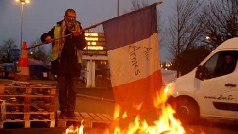 'Yellow vest' protesters 'feel ridiculed' by Macron’s U-turn to delay fuel tax increase