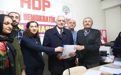 Out of jail, Kurdish politician Ahmet Turk announces candidacy in Mardin