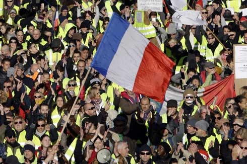 Scuffles with police in Paris but protest largely peaceful