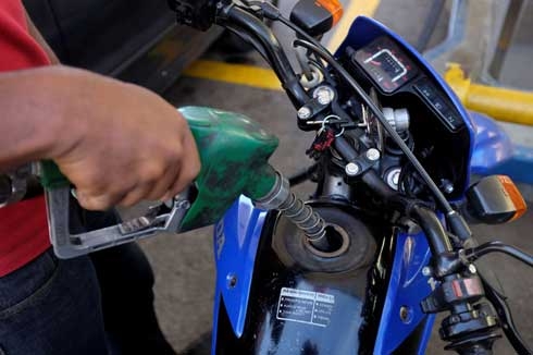 Oil steady but oversupply, economic growth weigh