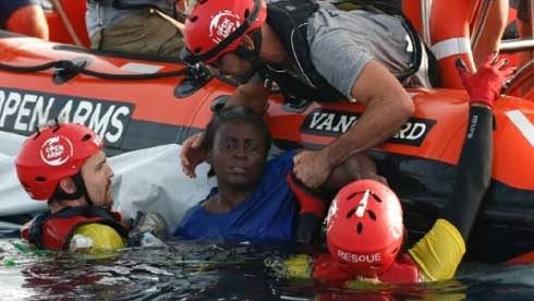 Rescued migrants face Christmas at sea after Italy closes ports