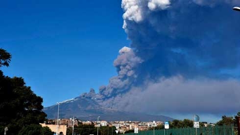 Mount Etna eruption triggers earthquake in Sicily, injuring at least 10 people