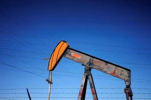 Oil drops nearly 3 percent on rising supplies, China slowdown