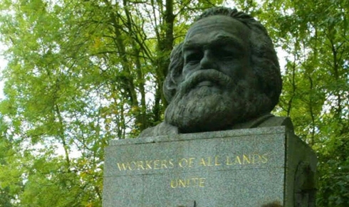 Tomb of Karl Marx vandalised in London