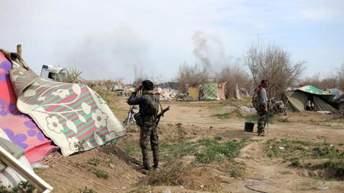 Gunfire, landmines slow SDF advance in ruins of ISIS final pocket in Syria