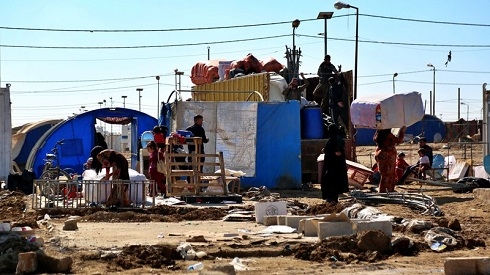 Iraq sends mixed signals over closing camp for displaced