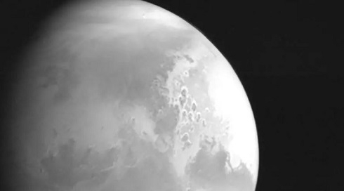 China's space probe sends back first image of Mars, landing scheduled this year