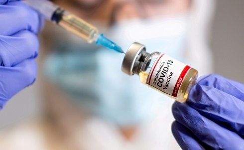 First Healthcare Worker Receives COVID-19 Vaccine in Duhok