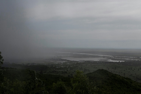 More than 100 dead after cyclone hits Mozambique, Zimbabwe