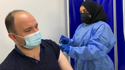 First Syrian refugee health worker receives COVID-19 vaccine in Kurdistan Region