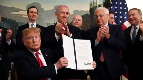 Trump signs decree recognizing Israeli sovereignty over Golan Heights