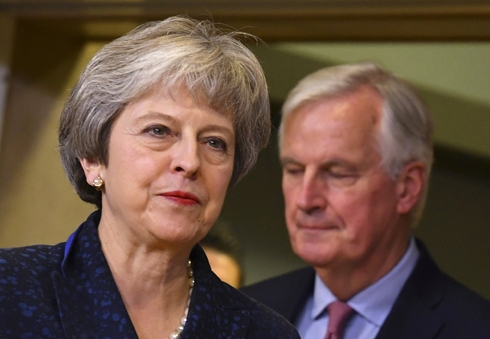 May: UK to seek further Brexit delay, try to break logjam