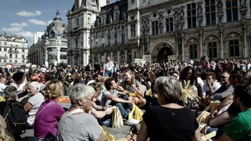 Protests in Paris as climate talks stumble