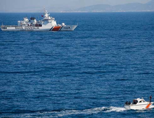 8 die after migrant boat sinks off Turkey’s Aegean coast