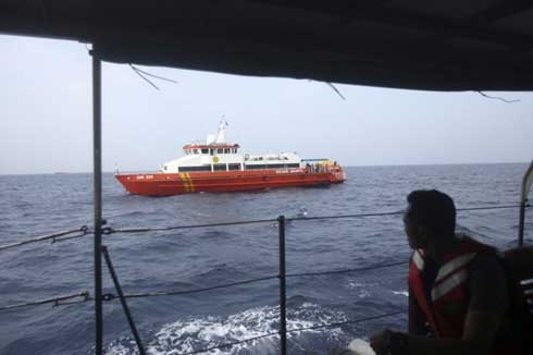 Divers recover jet’s flight recorder on Indonesia sea floor