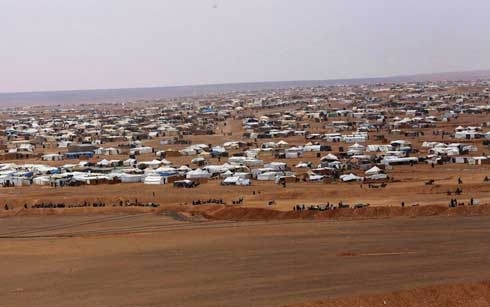 UN aid convoy reaches Syria desert camp near Jordan border