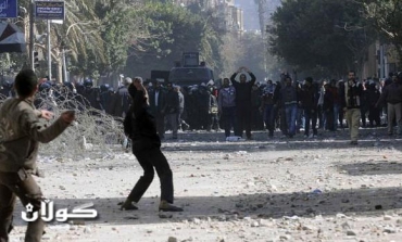 Concession fails to quell Egypt clashes; politicians seek early presidential vote