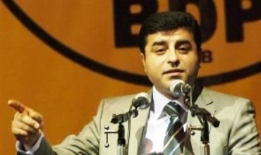 Selahedîn Demirtaş: Heger AKPê bikare hilatina rojê rawestîne ew dikare guhartinan jî rawestîne