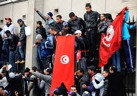 لە تونس بە هەزاران كەس داوای رووخانی حكوومەت دەكەن