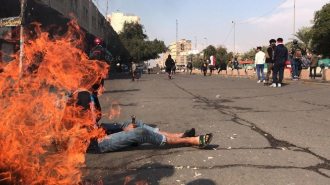 خۆپیشاندەران دەست بەسەر دوو گۆڕەپانی بەغدادا دەگرنەوە